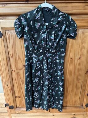 Emily and Fin Black Floral Short-Sleeve Dress Viscose Lined Midi V-Neck
